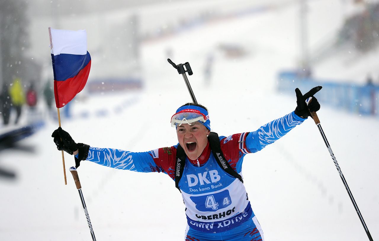 Сборная России впервые за 13 лет победила в мужской и женской эстафетах на этапе Кубка мира по биатлону