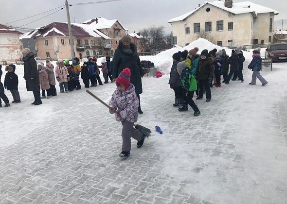 Работники КДЦ провели для учеников начальной школы День Снеговика