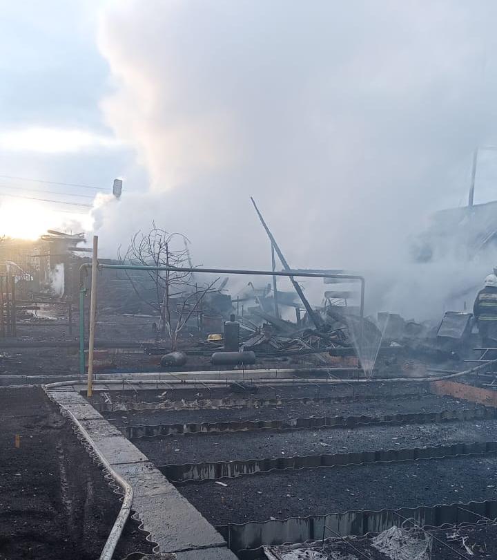 В Волчанске погорели два жилых дома вместе с постройками и баней. В ОНД выясняют причину