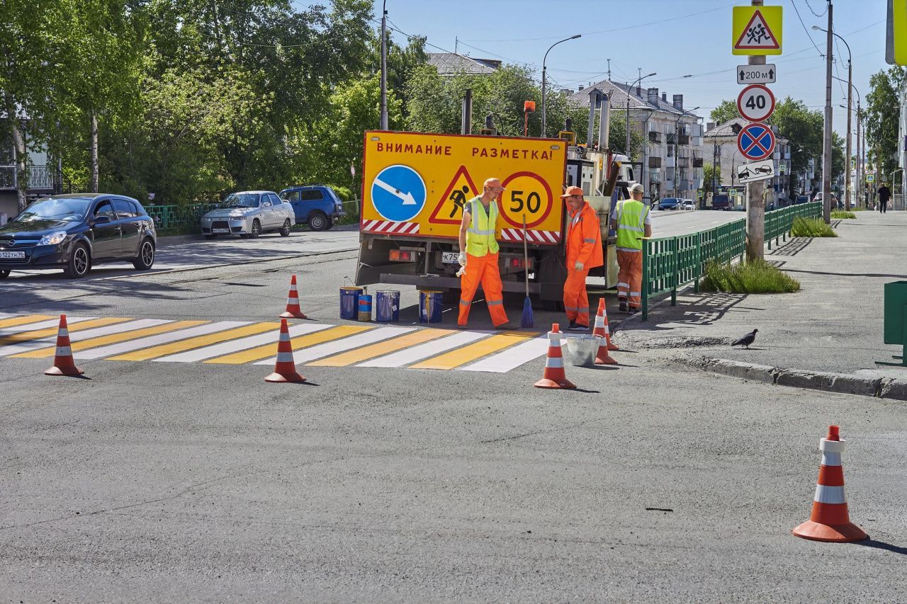 Дорожники Свердловской области в 2022 году привели к новым стандартам 779 пешеходных переходов 