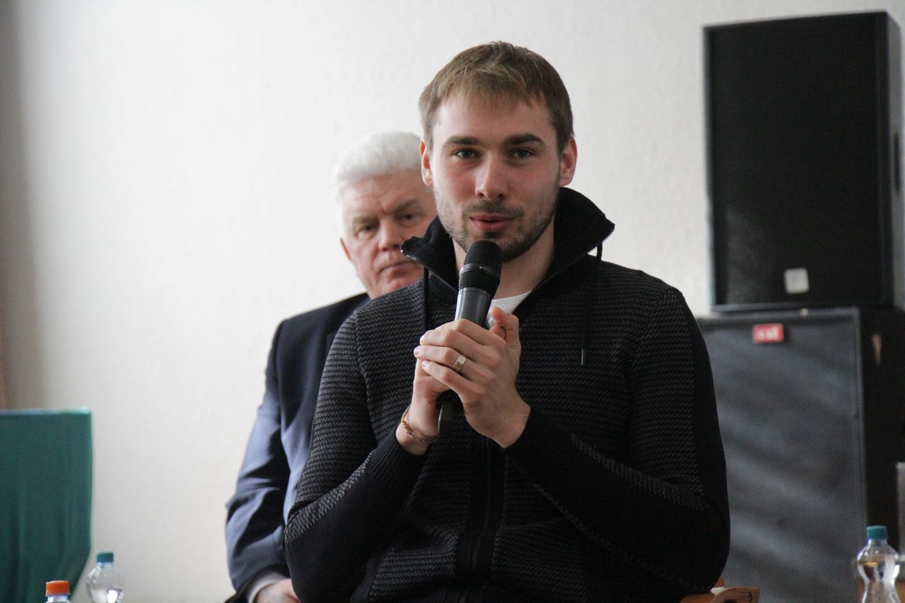 COVID: Антон Шипулин с избирателями будет общаться через интернет