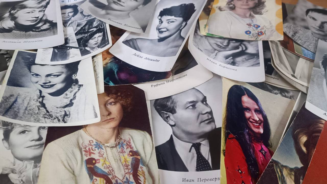 В Волчанском музее открылась выставка открыток советских актеров