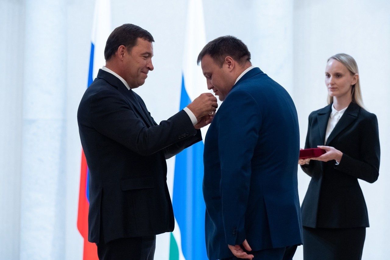 Губернатор вручил главе Волчанска знак отличия «За заслуги перед Свердловской областью» II степени