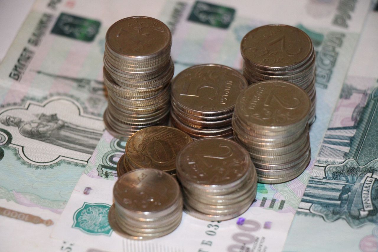 Пенсионеры старше 80 лет и инвалиды получат прибавку в 1200 рублей