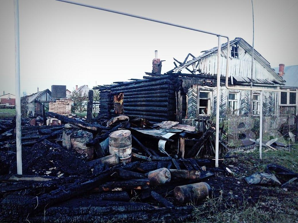 В Волчанске сгорели три частных дома. Люди остались без всего и им нужна помощь