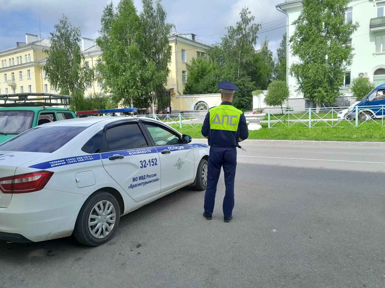 В Краснотурьинске, Карпинске и Волчанске автоинспекторы предостерегают водителей от мошенников