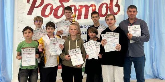 Волчанские школьники стали призерами на региональном фестивале роботов