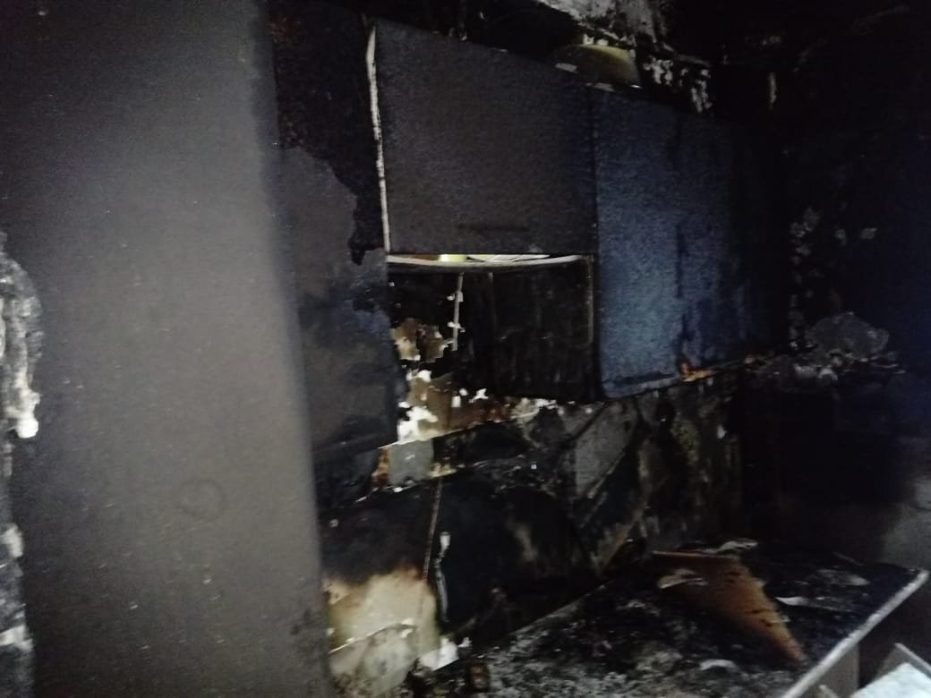 В Волчанске горел жилой дом. Погорельцам нужна помощь