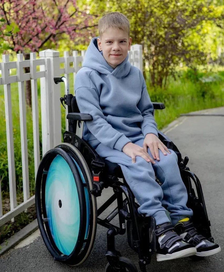 Карпинец Рома Доль пережил операцию на спинном мозге и теперь нуждается в дорогостоящей реабилитации