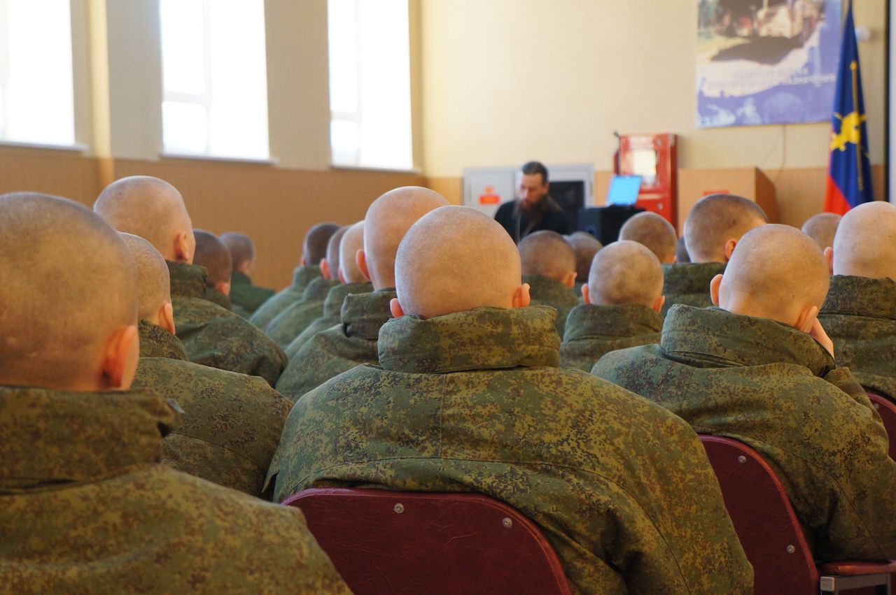 Стартовал осенний призыв в армию. Что ждет будущих солдат?