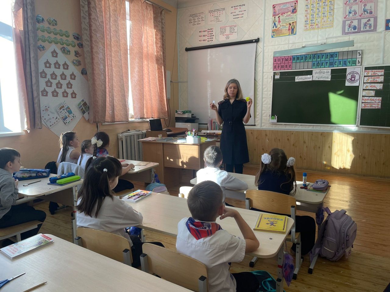 Сотрудники ГАИ провели для учеников школы №23 урок безопасности