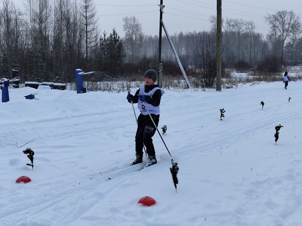 В Волчанске открыли зимний спортивный сезон лыжными гонками и двоеборьем