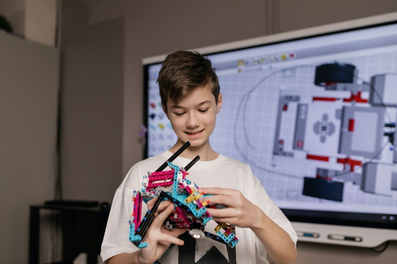 Зачем ребенку ходить в кружки и как их органично вписать в привычный образ жизни?