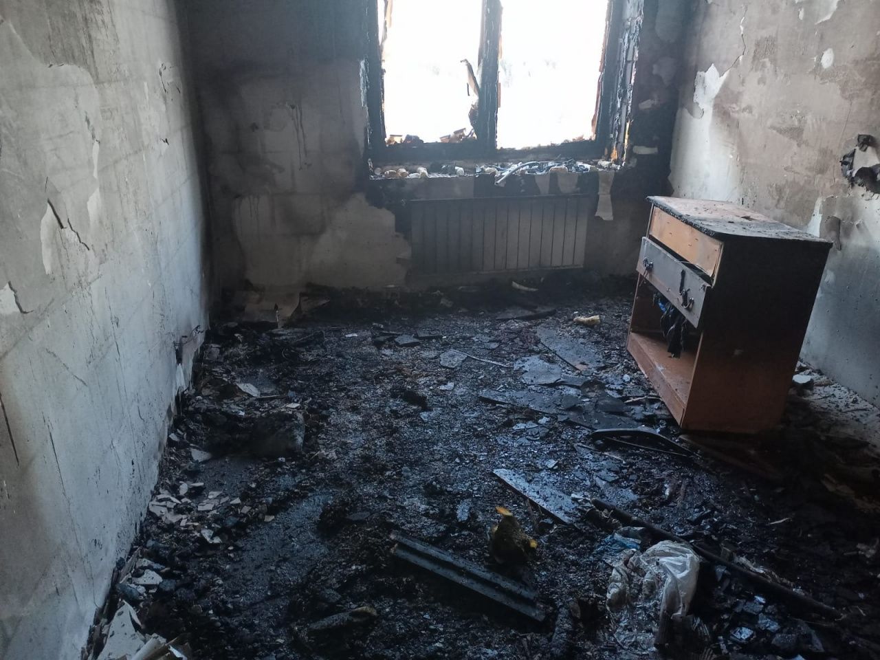 В волчанском поселке Вьюжный горела квартира на третьем этаже