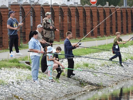«Волчанск КЛЕВый»: более сотни рыбаков соревновались в парке «Комсомольский»