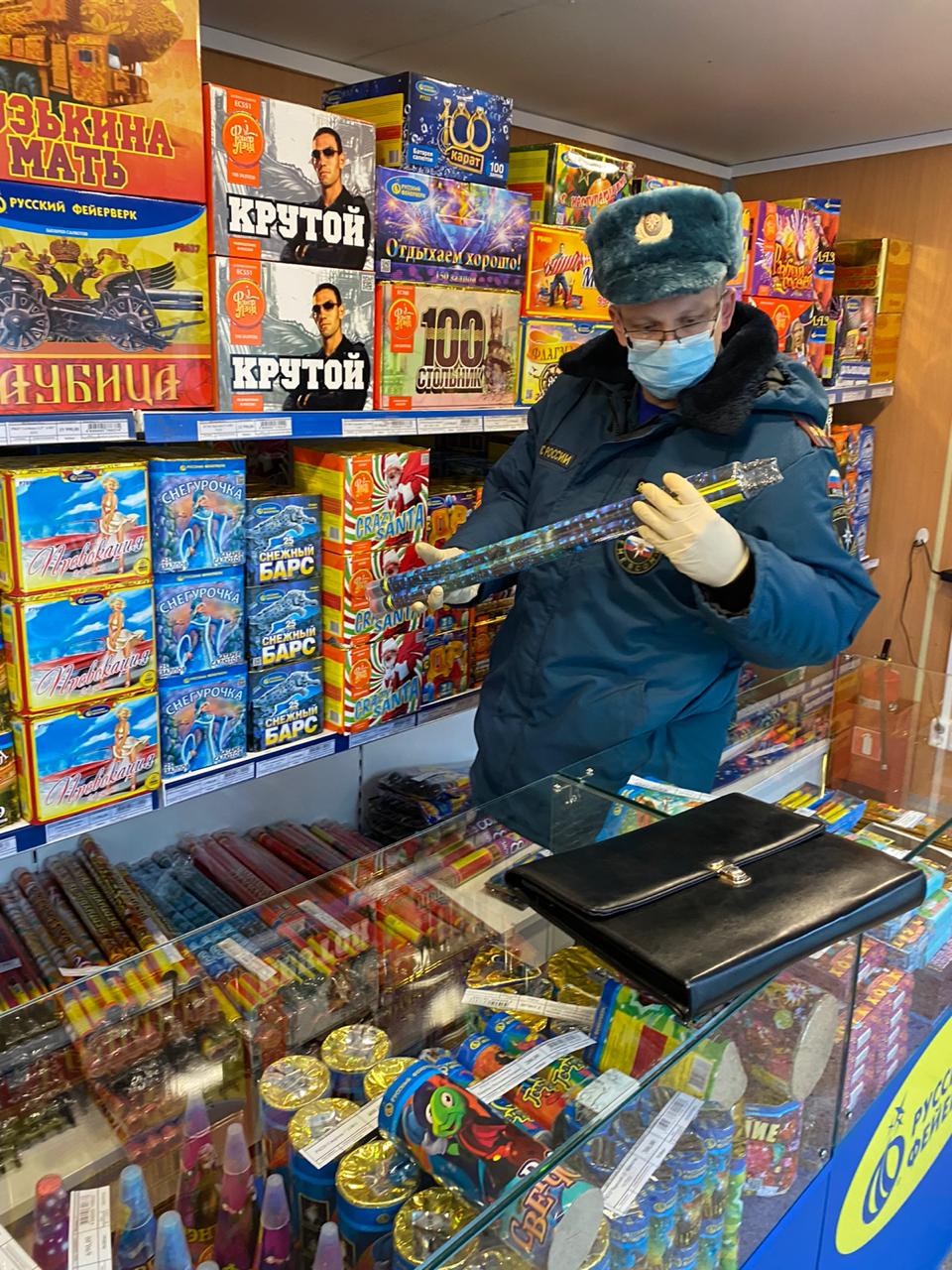 «После трех лет хранения фейерверки могут стать смертельно опасными». В МЧС рассказали о правилах безопасности