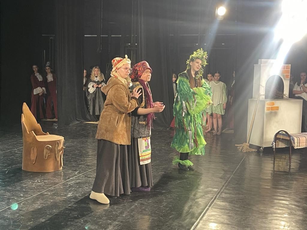 Волчанцы из обеих школ победили в номинациях на региональном фестивале театрального творчества