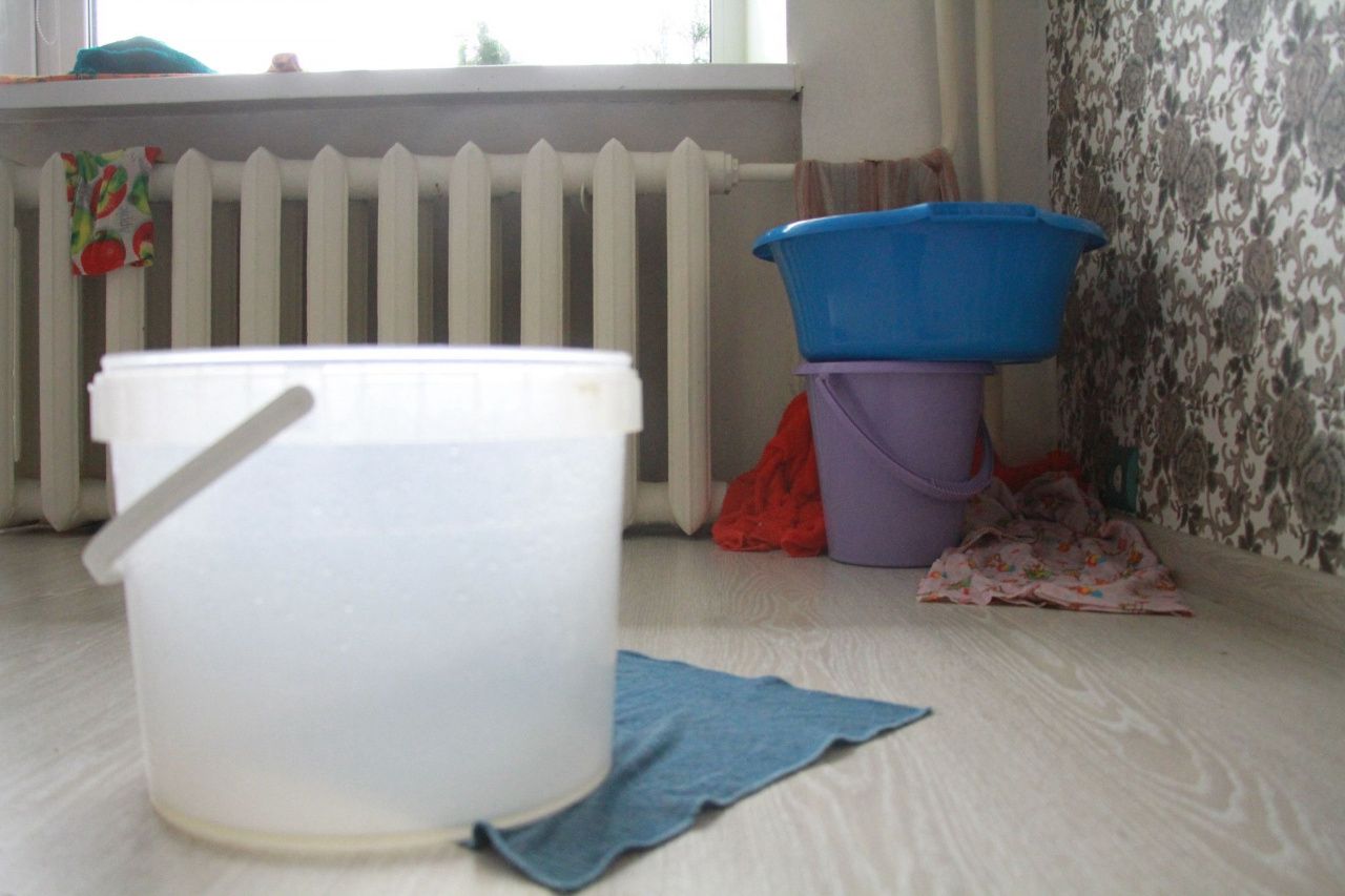 Квартиру топит. Куда бежать и что делать, если виновник аварии вы? 