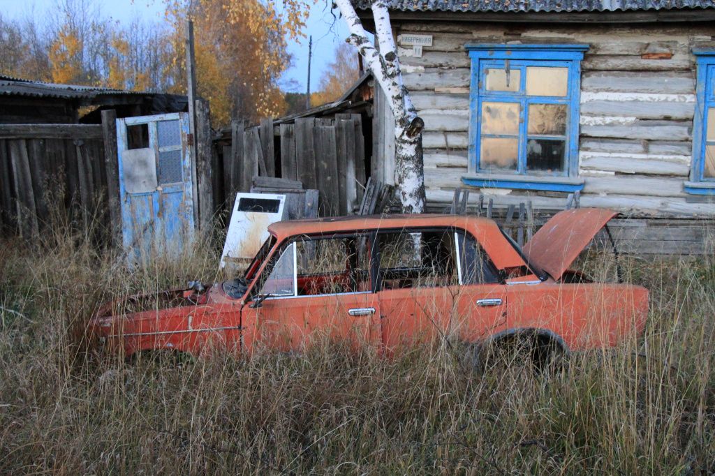 Жители Пуксинки говорят, что в поселке больше прописанных, чем живущих: “Многие стоят в очереди на сертификат. Живут в Серове, Ивделе”. Фото: Константин Бобылев, “Глобус”
