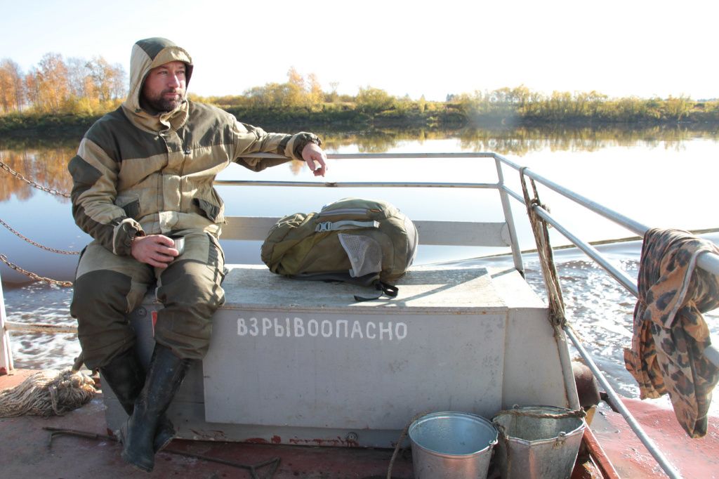 Владимир Крюков работает в стоматологии. Он - хирург - ортопед. На охоту и рыбалку в Гаринский район он ездит уже с десяток лет. Фото: Константин Бобылев, “Глобус”