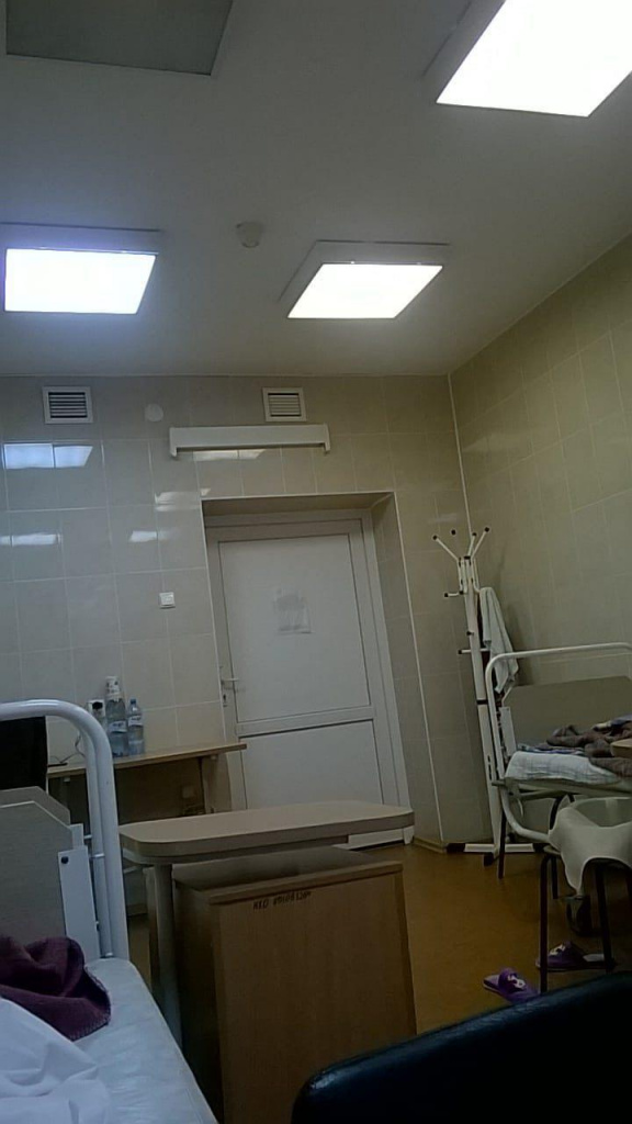 В больничной палате, судя всему, Людмила Исааковна пробудет до конца этой недели, а потом - длительное консервативное лечение. Операцию делать нельзя. Фото: Людмила Макеева