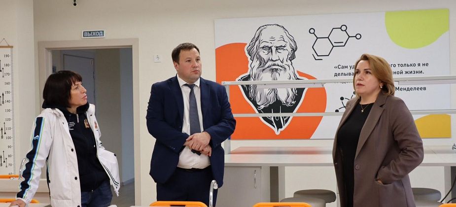 Министр здравоохранения посетила волчанскую больницу и школу №23