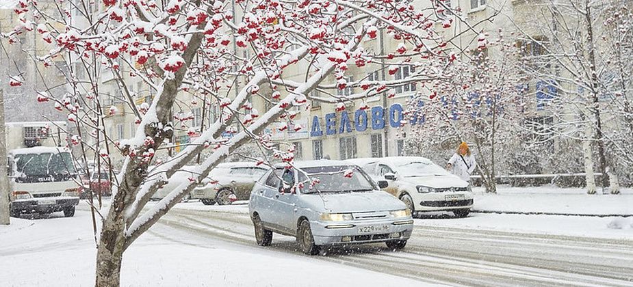 Дорожники приступили к ликвидации последствий снегопада на севере Свердловской области