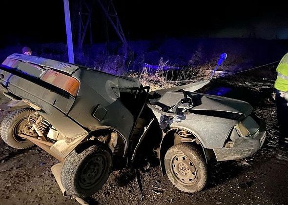 Возле Краснотурьинска в аварии погибли двое горожан. Водитель врезался в столб