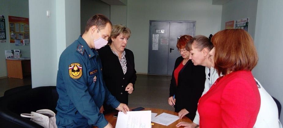 Волчанские школы проверили на пожарную безопасность