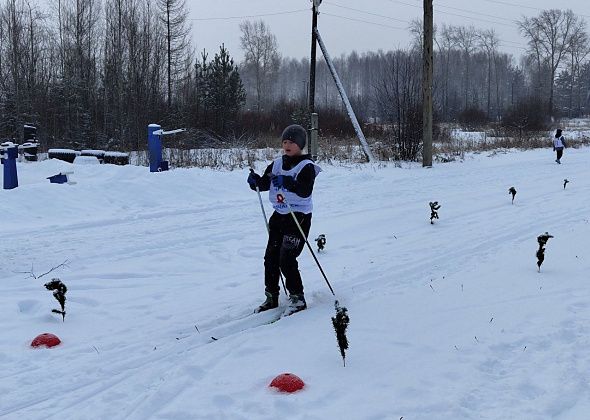 В Волчанске открыли зимний спортивный сезон лыжными гонками и двоеборьем