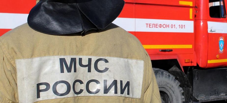 Пожарные города расчистили от снега памятники