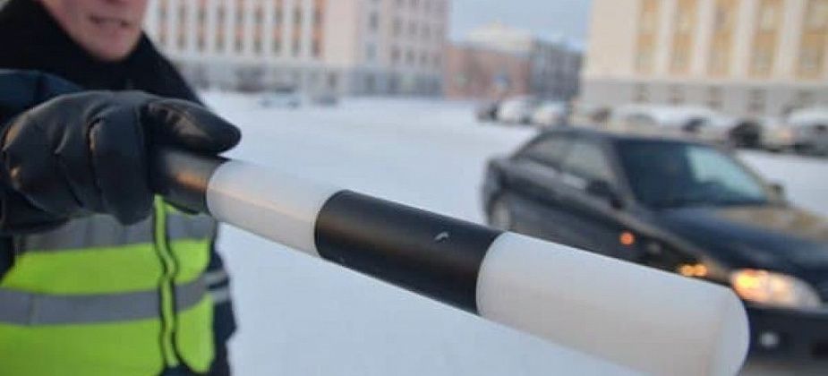 Сотрудники ГИБДД массово проверяют автобусы  