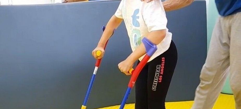 Амели из Волчанска нужна новая инвалидная коляска. Из старой выросла. Открываем сбор