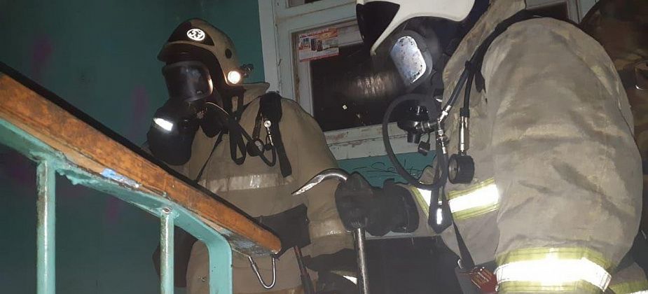 Ночью в квартире на улице Свердлова горел диван. Погибли мужчина и женщина