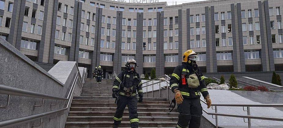 Загоревшиеся в больницах в Москве и Петербурге ИВЛ произвели на одном заводе. В результате пожаров погибли люди 