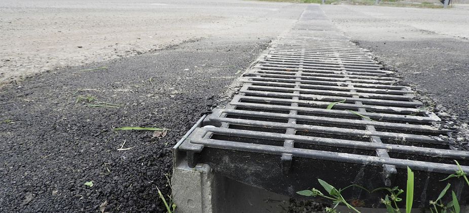 На устройство водоотводных лотков на улицах Волчанска заложено более 15 миллионов рублей