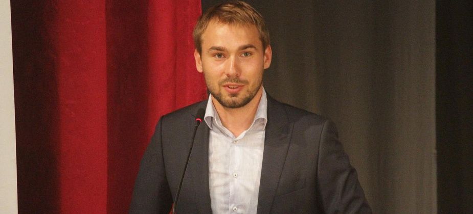 Сегодня рассмотрят иск о снятии Антона Шипулина с выборов в Госдуму. Избирком: «Мы в ожидании»