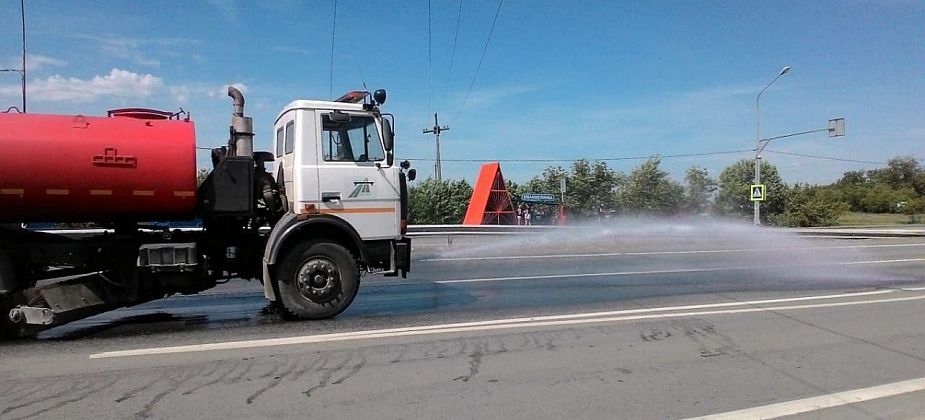 Из-за сильной жары в Свердловской области грузовикам запретили ездить по трассам