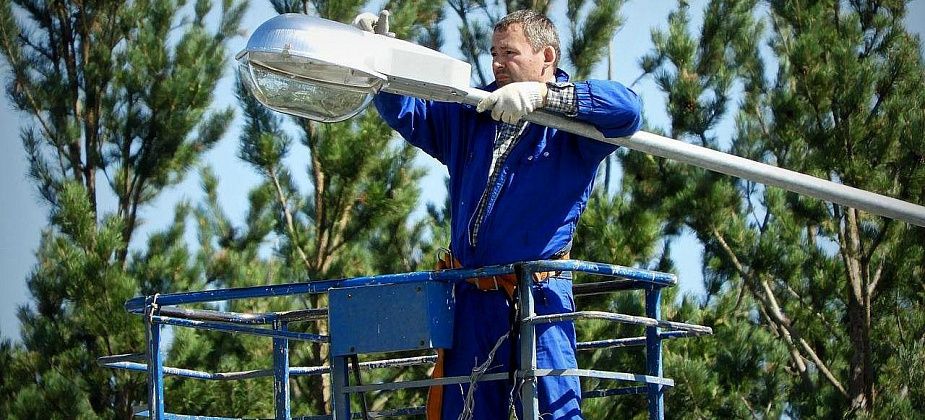 В октябре на двух улицах в северной части Волчанска установят современные уличные светильники