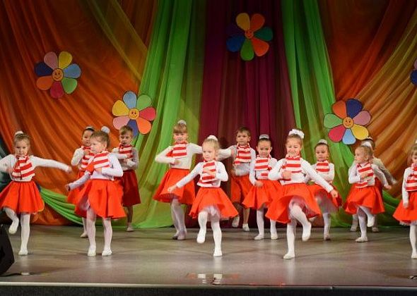 В волчанском фестивале «Разноцветик» приняли участие сотни детей