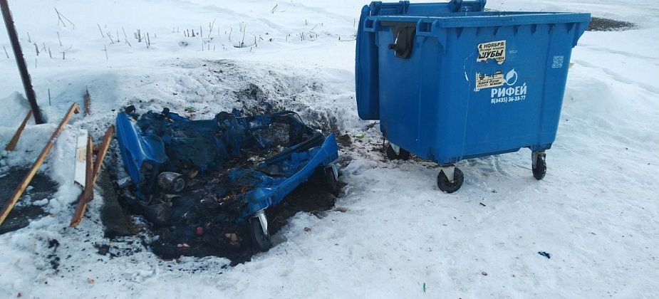 В Волчанске сгорел мусорный контейнер