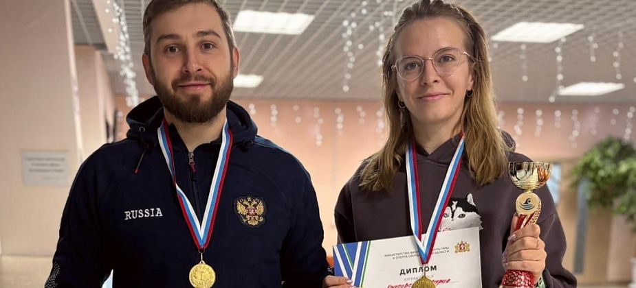 Директор волчанской спортшколы и его зам стали победителями на соревнованиях по плаванию