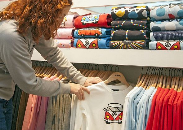 Повышение НДС и падение рубля может обернуться ростом цен на одежду - на 5-20%