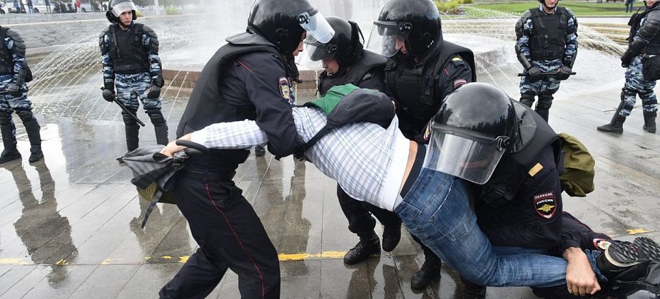 На акциях протеста в России были задержаны 839 человек