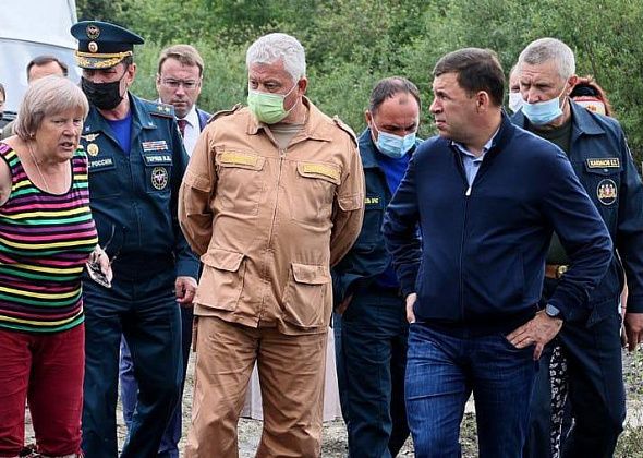 Евгений Куйвашев в Верхней Салде заявил о необходимости ускорить выплаты людям из подтопленных домов и на месте дал ещё ряд поручений штабу