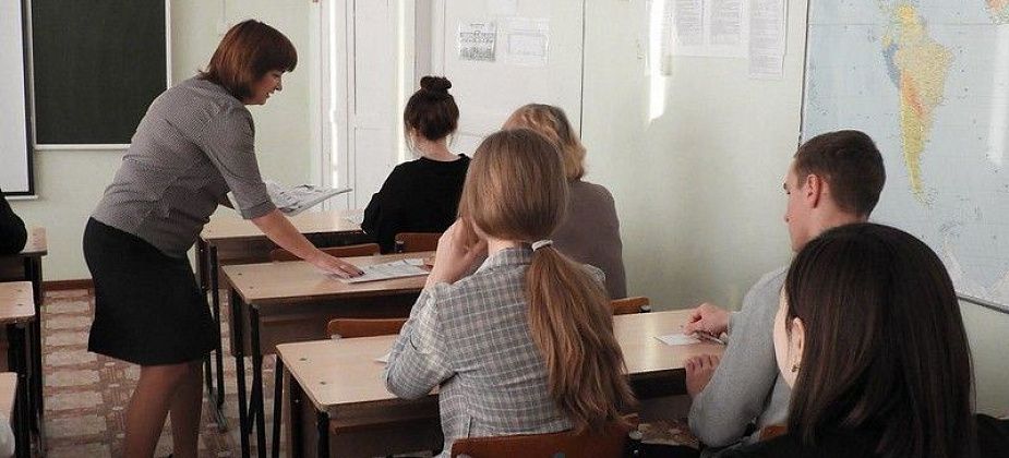 Губернатор: учащихся 11 классов с понедельника вернут в школы