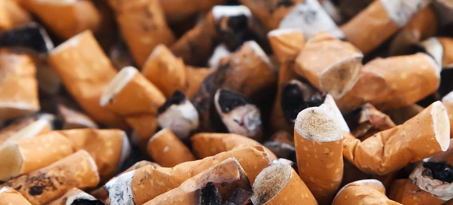 За курение возле подъездов россиян хотят штрафовать на 1500 рублей