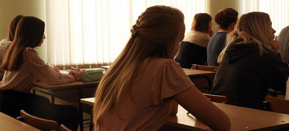 Путин поручил сократить количество контрольных и проверочных работ для школьников