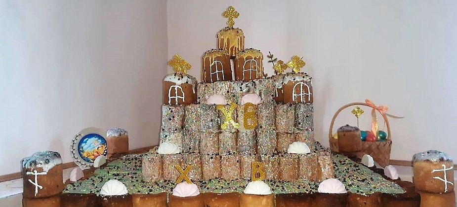 В​ сосьвинской колонии испекли огромный храм-кулич