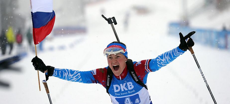 Сборная России впервые за 13 лет победила в мужской и женской эстафетах на этапе Кубка мира по биатлону